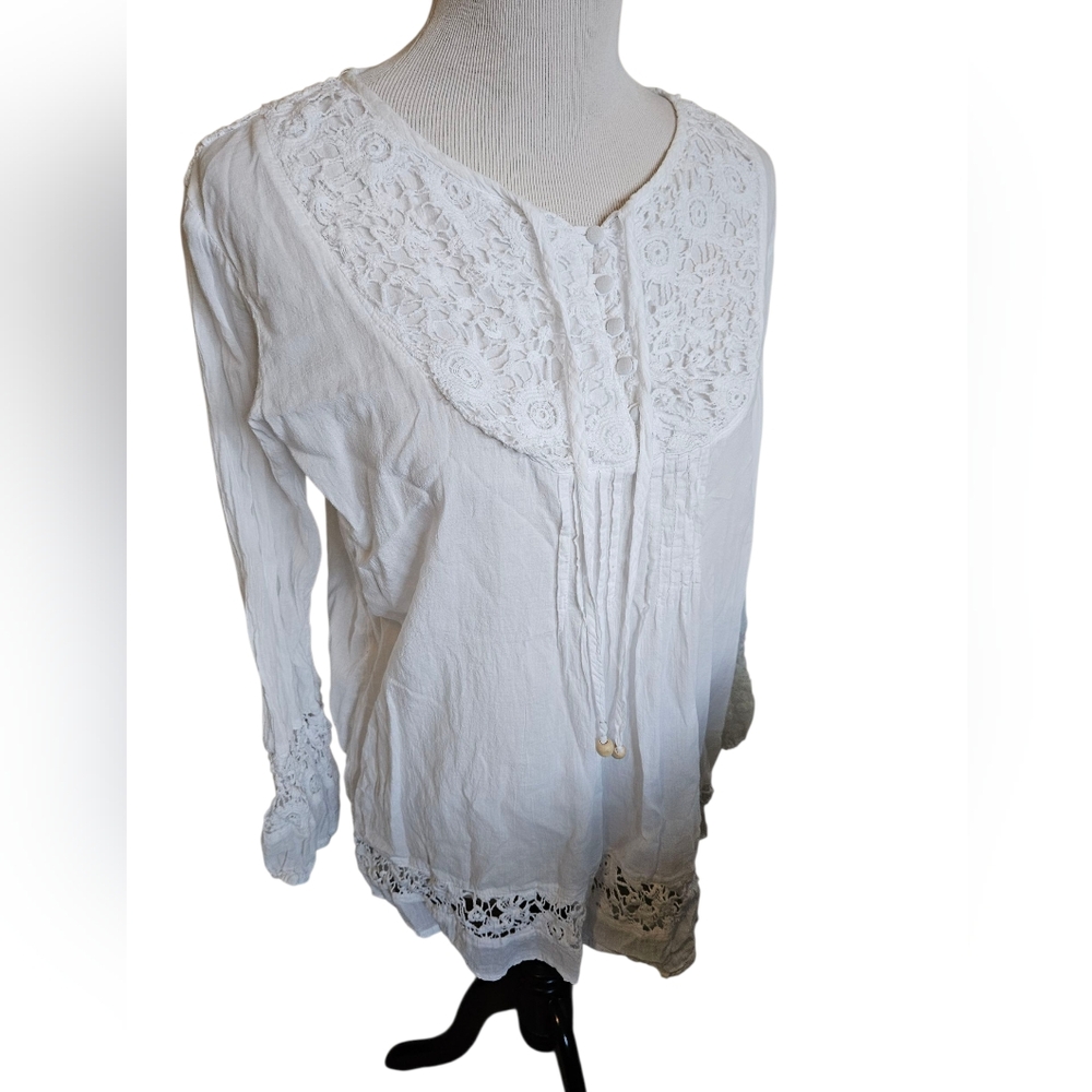 S & R Fashion 100 % Cotton White Lace Detail Women's Top Size Large.